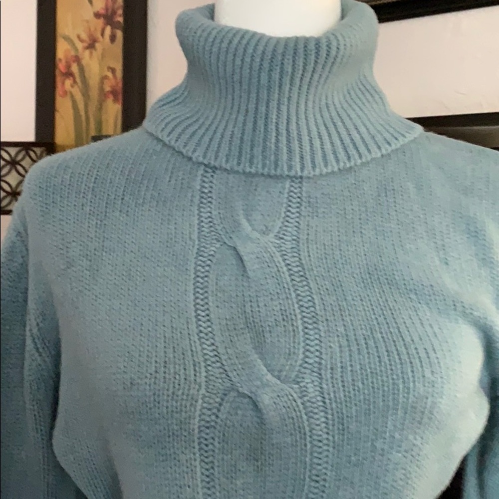 Turtle neck blouse - Picture 2 of 2